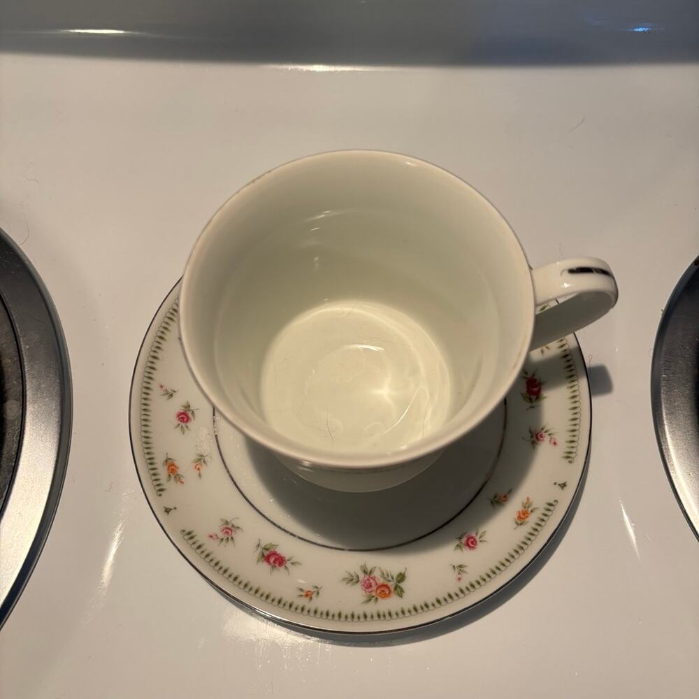 Vintage Abingdon Fine Porcelain China Tea Cup and Saucer Set Made in Japan - Picture 2 of 4